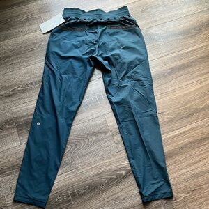 Lululemon Run With Rover Pant NWT size 6